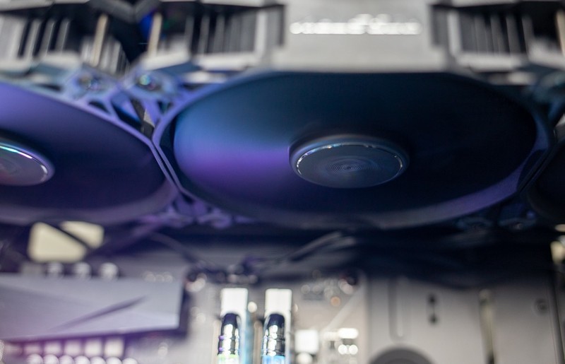 ROG Strix 风神XF120静音磁悬浮减震风扇,让你的散热火力全开