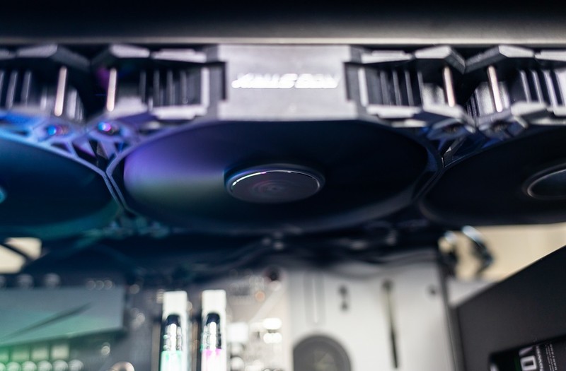 ROG Strix 风神XF120静音磁悬浮减震风扇,让你的散热火力全开