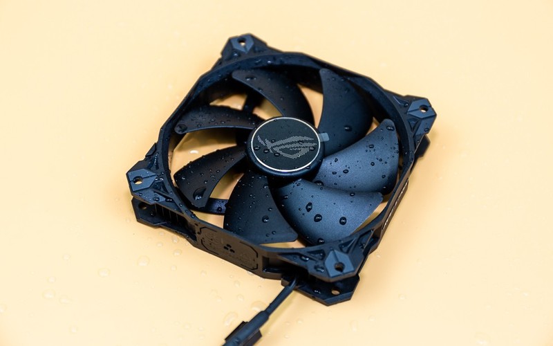 ROG Strix 风神XF120静音磁悬浮减震风扇,让你的散热火力全开