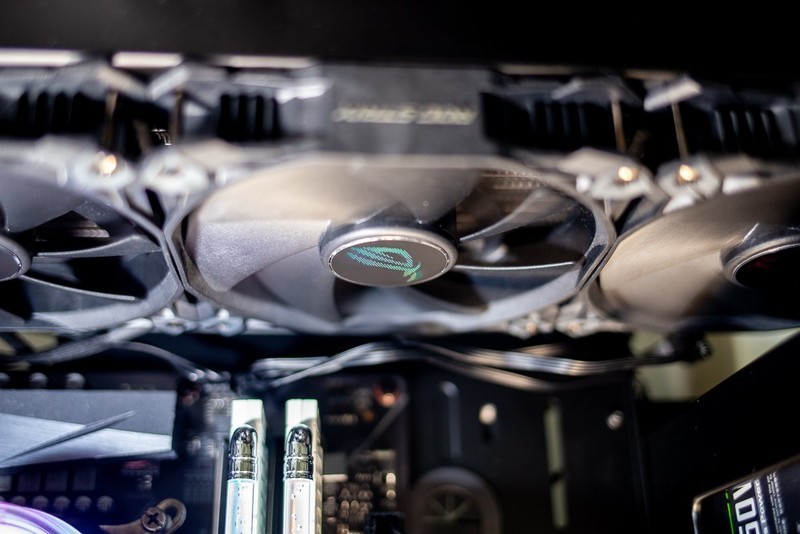 ROG Strix 风神XF120静音磁悬浮减震风扇,让你的散热火力全开