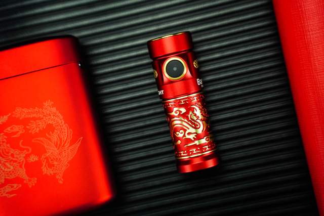 傲雷指挥家3龙凤尊享版：一款不知道该不该使用的手电