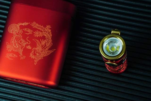 傲雷指挥家3龙凤尊享版：一款不知道该不该使用的手电