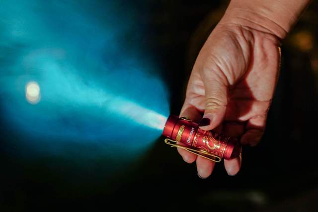 傲雷指挥家3龙凤尊享版：一款不知道该不该使用的手电