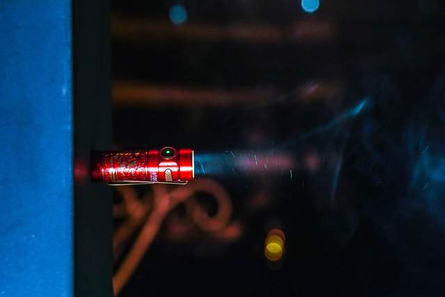 傲雷指挥家3龙凤尊享版：一款不知道该不该使用的手电