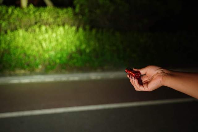 傲雷指挥家3龙凤尊享版：一款不知道该不该使用的手电