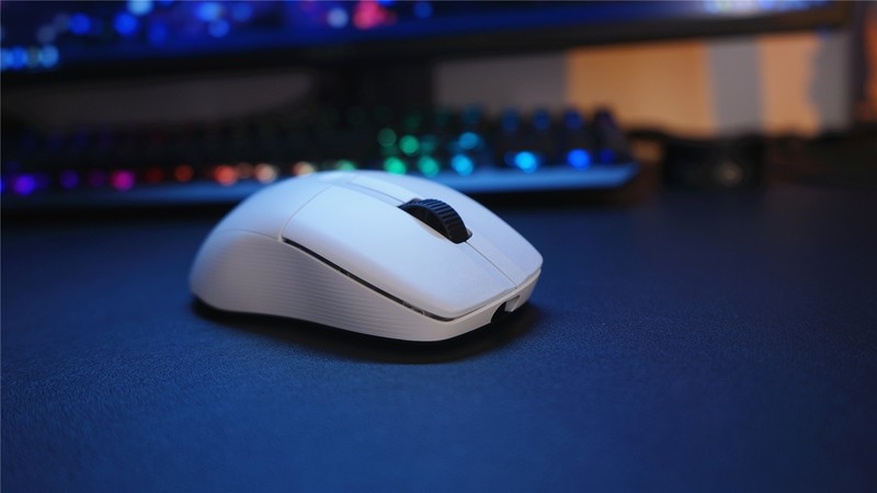 轻量化电竞鼠标新选择—冰豹魔幻豹KONE PRO AIR 上手体验