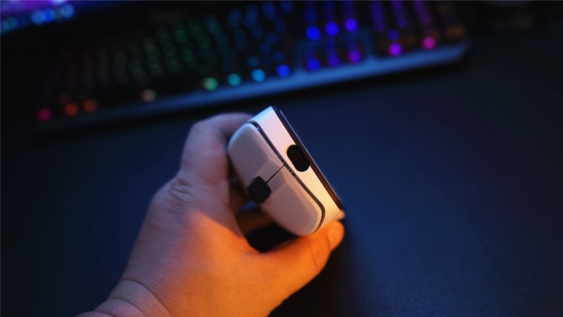 轻量化电竞鼠标新选择—冰豹魔幻豹KONE PRO AIR 上手体验