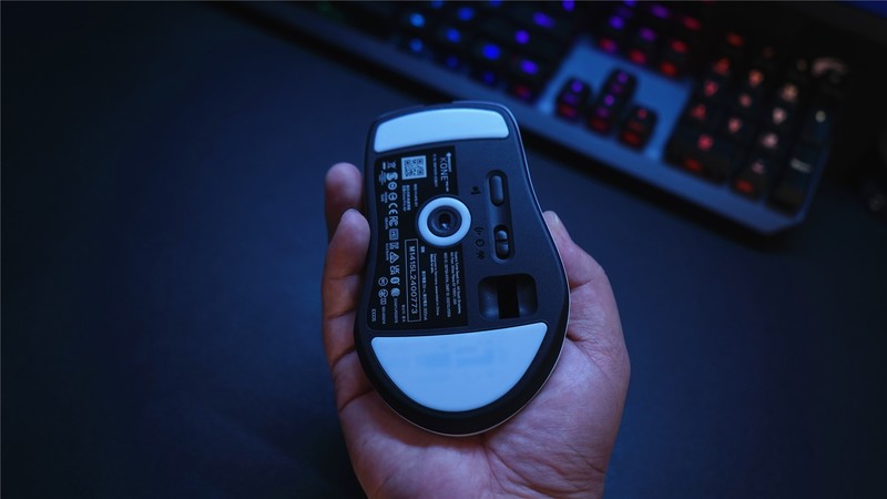 轻量化电竞鼠标新选择—冰豹魔幻豹KONE PRO AIR 上手体验