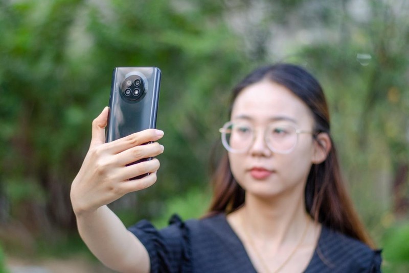 120Hz高刷全视屏、66W超级快充，畅快到起飞，荣耀X20全面测评