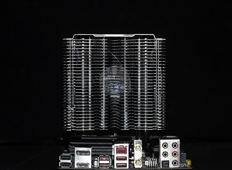 酷酷的大男孩 必酷be quiet!小黑帽SHADOW ROCK 3 CPU散热器 上机小测