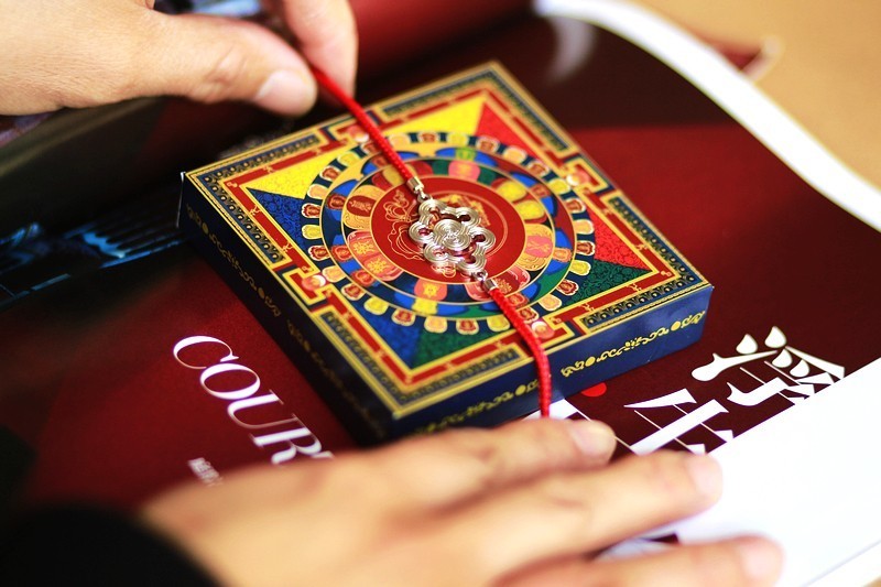 送给家人一份转运好礼 布达拉宫锦色芳华璀璨银手链