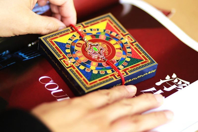 送给家人一份转运好礼 布达拉宫锦色芳华璀璨银手链