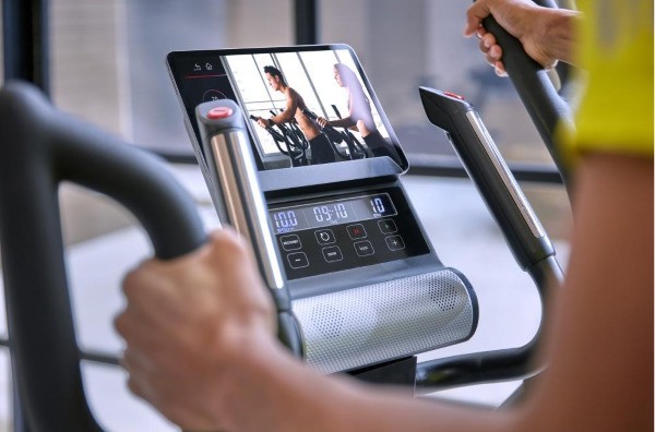 阿迪达斯黑科技，重新定义家庭健身新体验