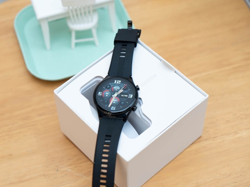 继手机、电脑之后的第三块屏来了，荣耀手表GS 3全面体验