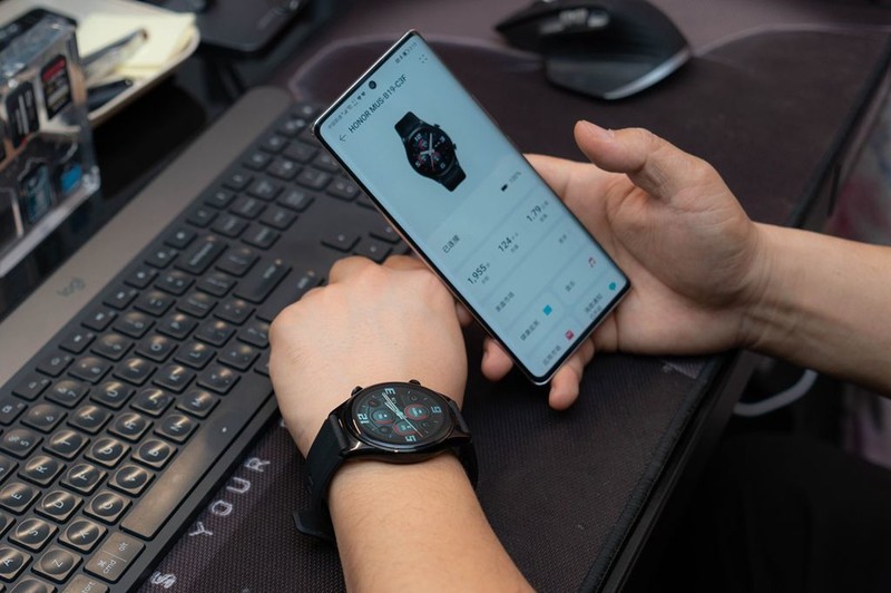 继手机、电脑之后的第三块屏来了，荣耀手表GS 3全面体验