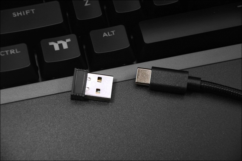 加灯、改成充电电池，TT飞行家G521pro三模键盘全网首发