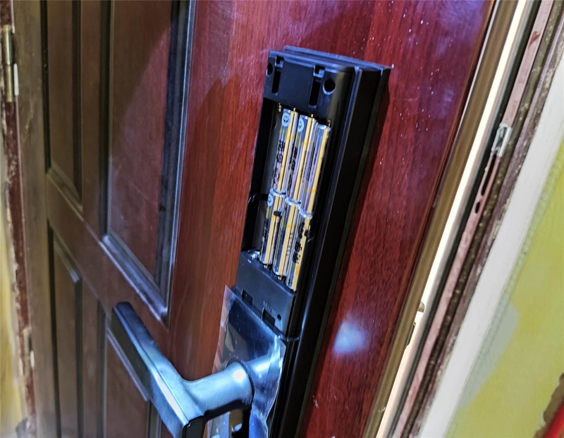 华为智选VOC智能门锁S评测：密码指纹门卡通用，手机一碰解锁