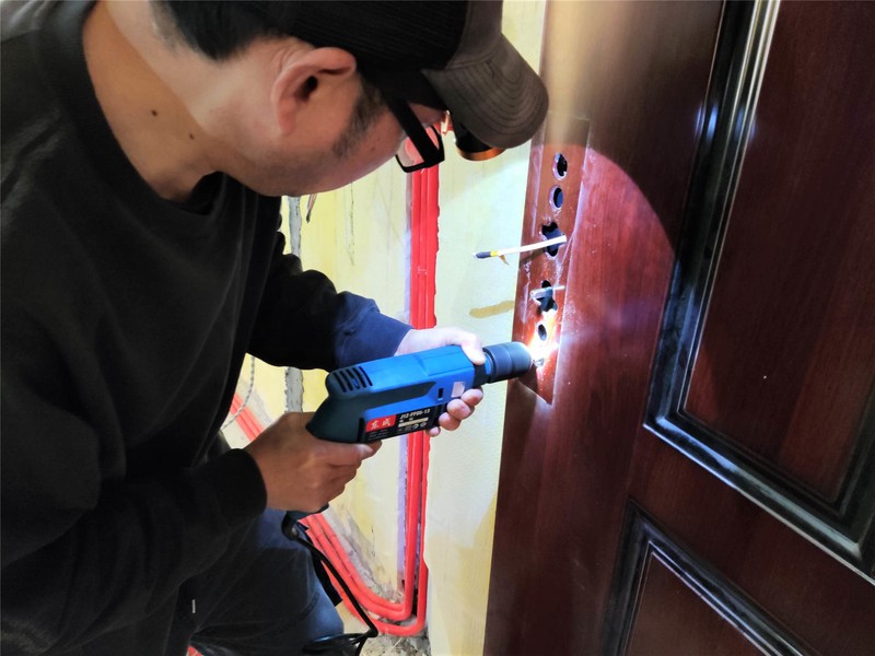 华为智选VOC智能门锁S评测：密码指纹门卡通用，手机一碰解锁