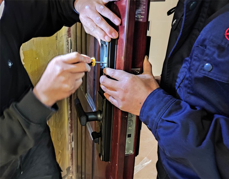 华为智选VOC智能门锁S评测：密码指纹门卡通用，手机一碰解锁