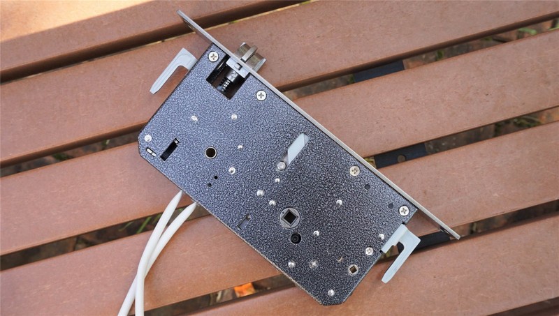 华为智选VOC智能门锁S评测：密码指纹门卡通用，手机一碰解锁