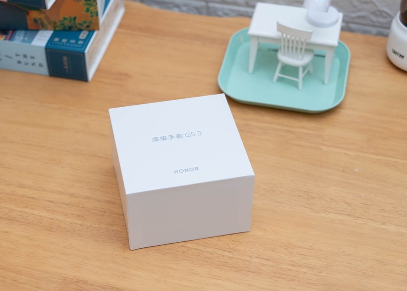 继手机、电脑之后的第三块屏来了，荣耀手表GS 3全面体验