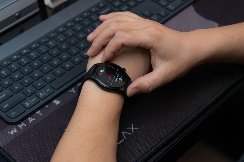 继手机、电脑之后的第三块屏来了，荣耀手表GS 3全面体验