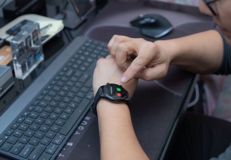 继手机、电脑之后的第三块屏来了，荣耀手表GS 3全面体验