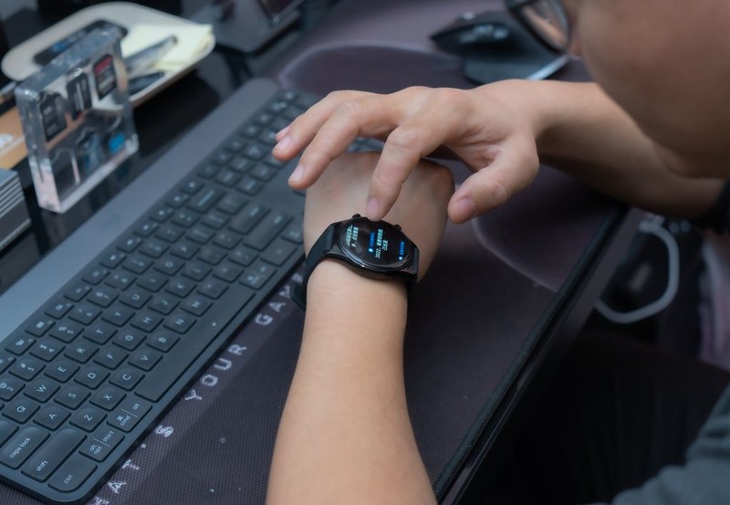 继手机、电脑之后的第三块屏来了，荣耀手表GS 3全面体验