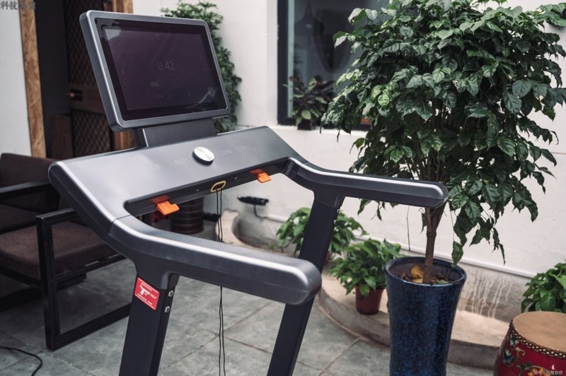 更好玩的跑步机，还有丰富课程资源，赤兔Air跑步机体验