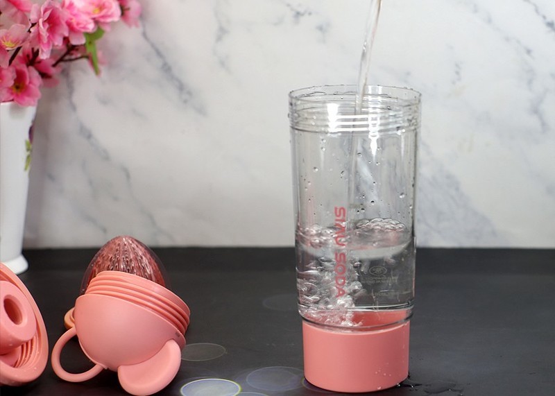 夏日里的健康饮品，一起来做鲜果气泡水吧