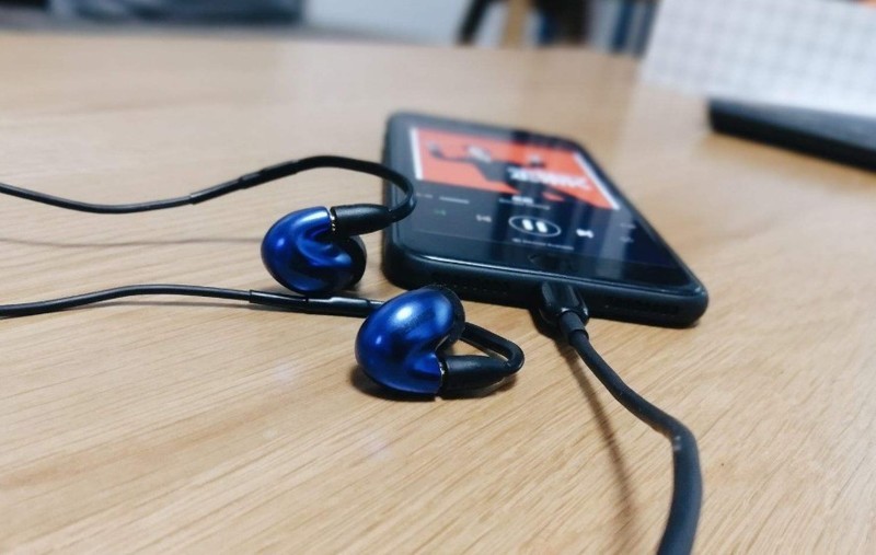 2021耳机选购指南：4个常识+6大误解，一篇读懂