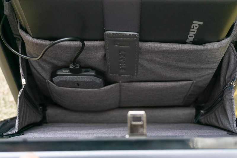 30秒过安检是一种怎样的体验？地平线8号商务登机箱评测