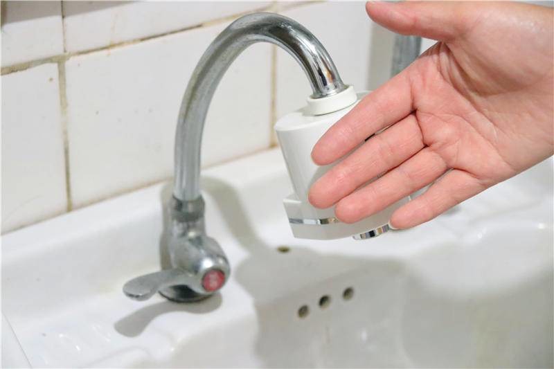 大白感应水嘴立竿见影！不插电续航长达五年，感应节水新体验