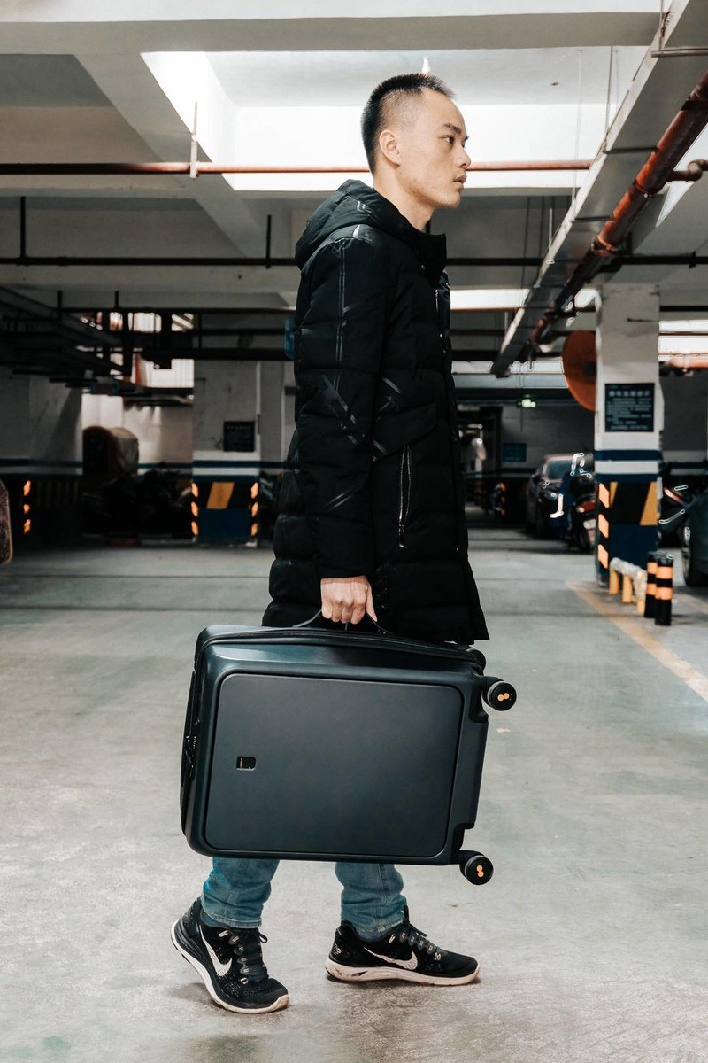 30秒过安检是一种怎样的体验？地平线8号商务登机箱评测