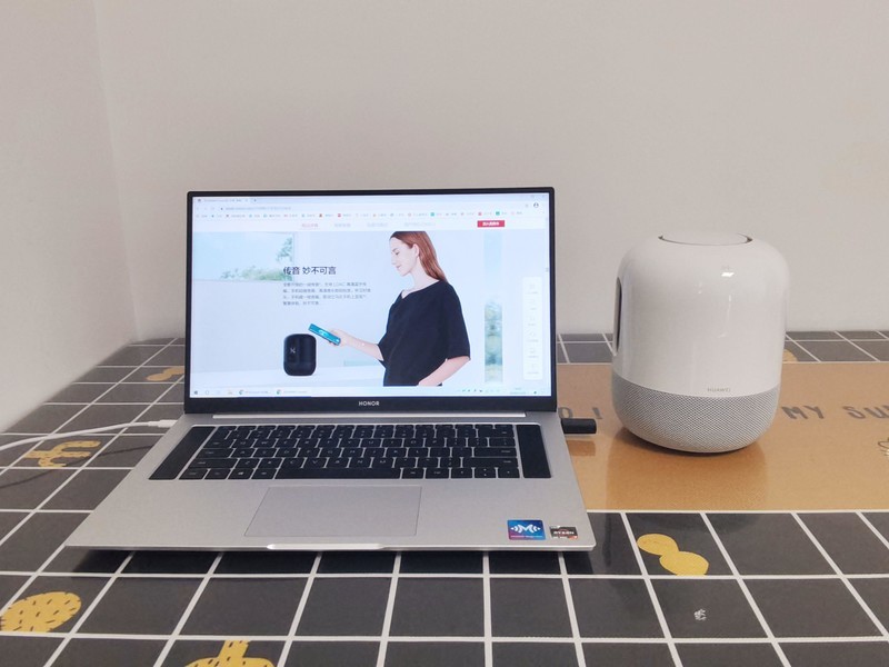 光芒与生俱来，华为Sound智能音箱，带你体验纯正帝瓦雷音质