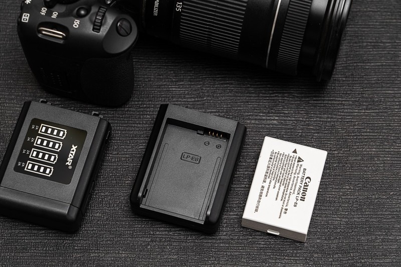 摄影那点事儿：实用配件分享，XTAR SN4相机电池模块化充电器体验