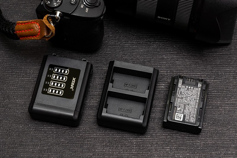 摄影那点事儿：实用配件分享，XTAR SN4相机电池模块化充电器体验