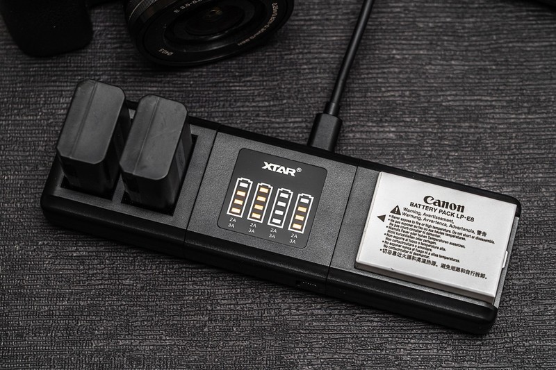 摄影那点事儿：实用配件分享，XTAR SN4相机电池模块化充电器体验