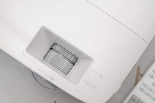 明基E540智能商务投影仪，4000流明亮度轻松玩转日常会议