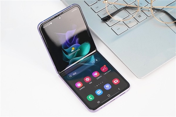 折叠屏设计巅峰三星galaxyzflip35g梦境极光图赏