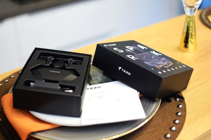 个性化的 Tezo Spark火花电竞蓝牙耳机