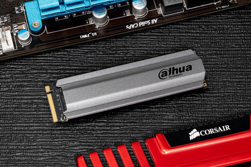 3400MB/s，十年质保只换不修，大华C900 PLUS 1TB固态硬盘实测