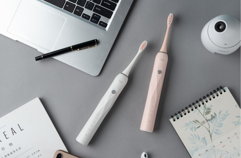个护师赵秋：电动牙刷哪个牌子好？五大电动牙刷推荐！