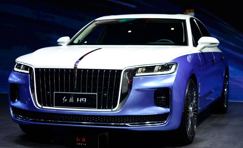 【原创】郑州国际车站---大红旗真香+人像篇（D7000+18-140、50 1.8D）