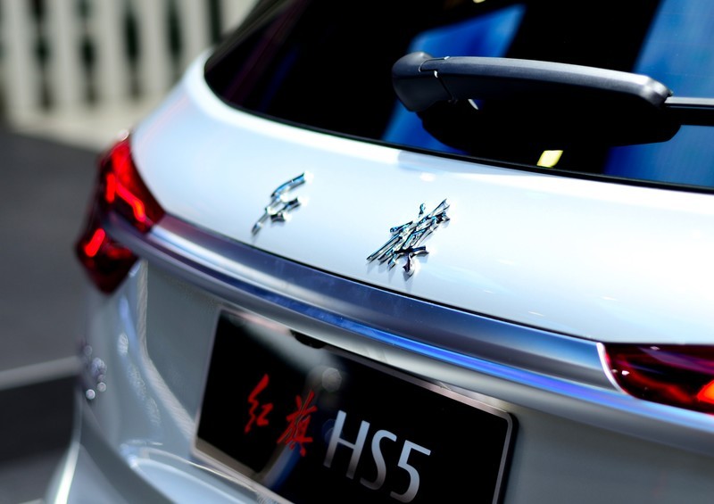 【原创】郑州国际车站---大红旗真香+人像篇（D7000+18-140、50 1.8D）