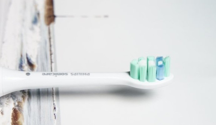 个护师赵秋：电动牙刷哪个牌子好？五大电动牙刷推荐！