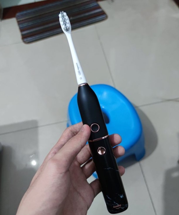 个护师赵秋：电动牙刷哪个牌子好？五大电动牙刷推荐！