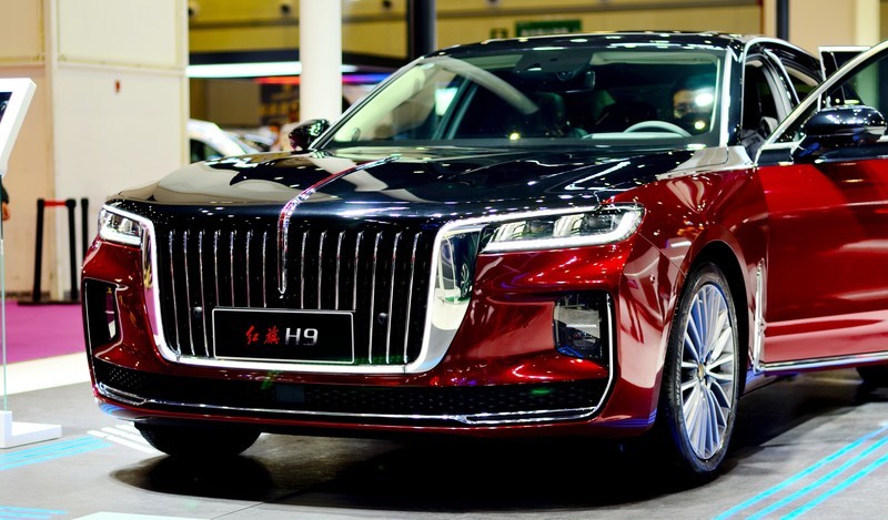 【原创】郑州国际车站---大红旗真香+人像篇（D7000+18-140、50 1.8D）