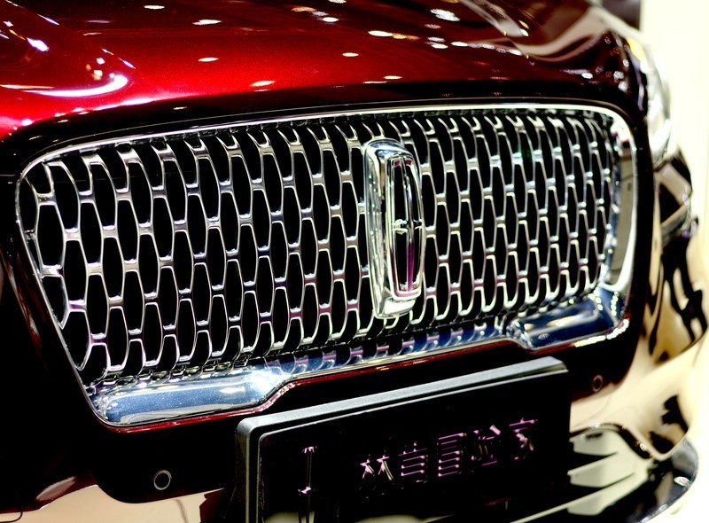 【原创】郑州国际车站---大红旗真香+人像篇（D7000+18-140、50 1.8D）