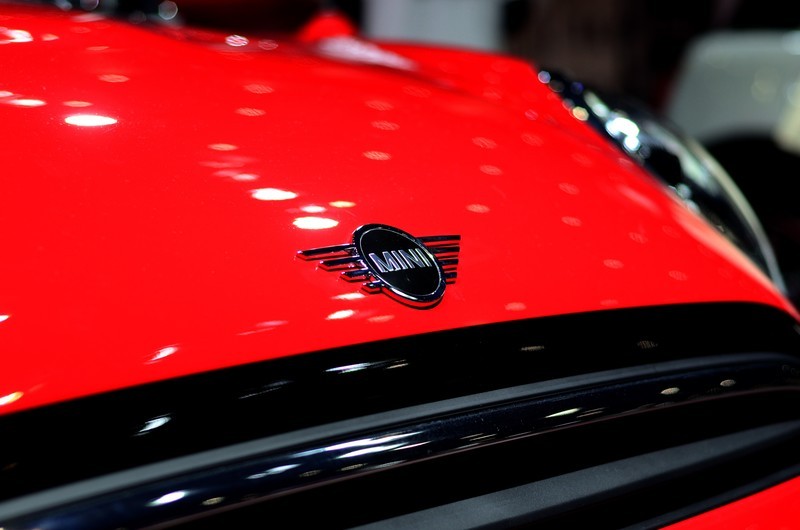 【原创】郑州国际车站---大红旗真香+人像篇（D7000+18-140、50 1.8D）